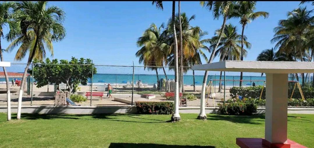 Beach Apartments At Marbella Del Caribe San Juan Bagian luar foto